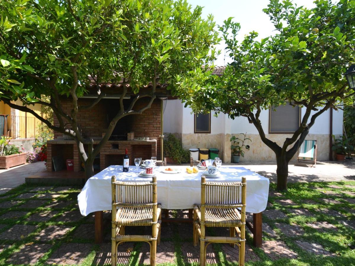 Casa Unifamiliar Con Jard N Privado Agnone Bagni Exterior foto